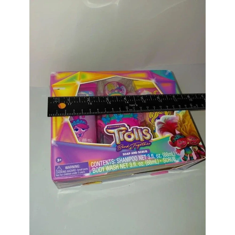 NIB Trolls Band Together Movie Kids Bath Set Body Wash Shampoo Gift Set